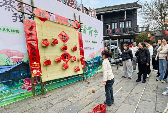 贵州丹寨:“寨歌寨舞”醉游人 周末民俗体验多