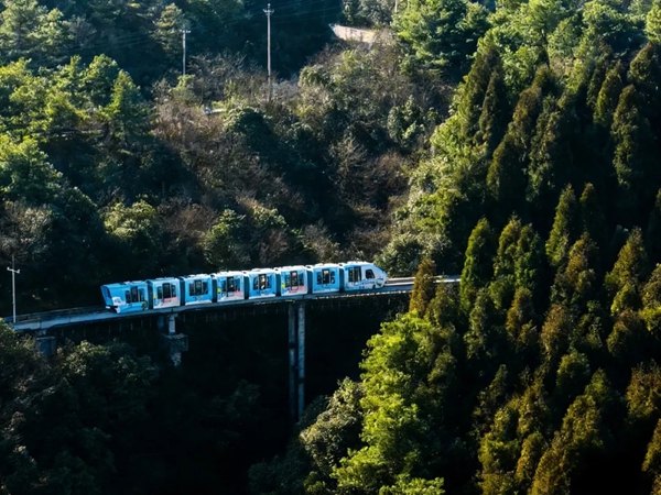 六盘水玉舍雪山滑雪场开板火爆 点燃南国冰雪激情