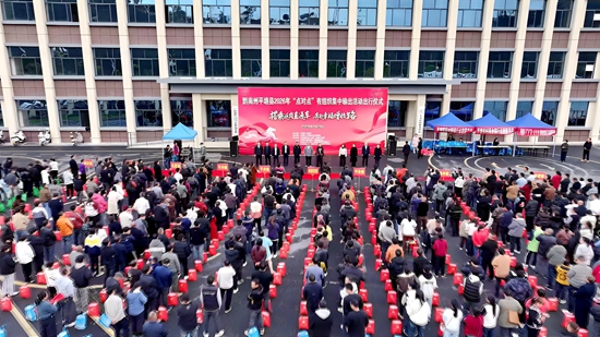 贵州平塘:“点对点”暖心护航 千名务工人员集中返岗