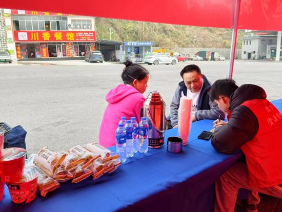 贵州都匀:返乡就业服务点化身“温暖驿站” 助力务工人员家门口就业