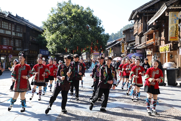 贵州黎平:情满“月也”会乡亲 笑语笙歌话团圆