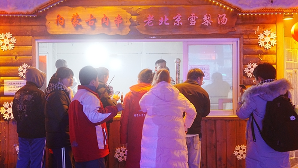 贵州六盘水梅花山“南国雪乡”主题乐园试营业人气爆棚