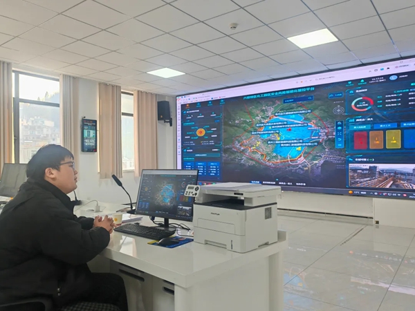 六盘水市六枝特区路喜园区:一路向“新” “绿”动未来