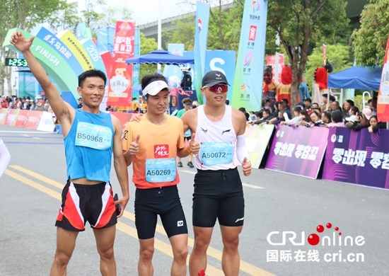 2026遵义马拉松鸣枪起跑 1.2万名跑者竞逐“最速赛道”