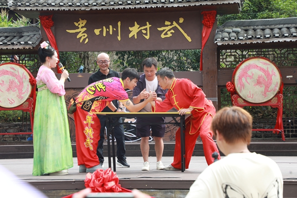 跨越千里的“功夫对话” 广东佛山武术团队走进贵州天柱展演侧记