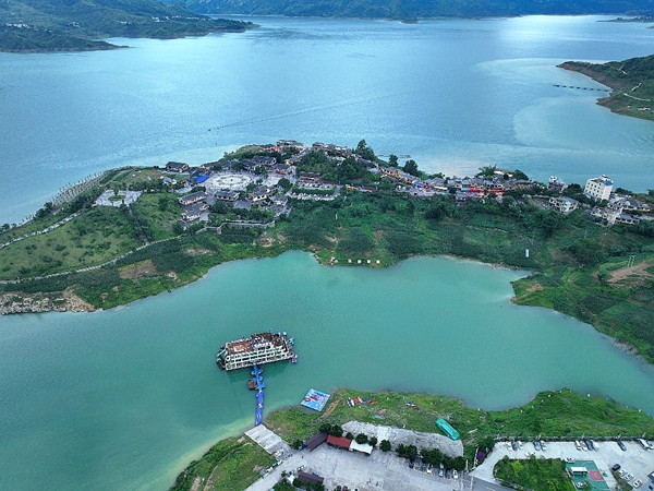 贵州六盘水:南国冰雪盛宴启幕 滑雪季推出多维沉浸体验