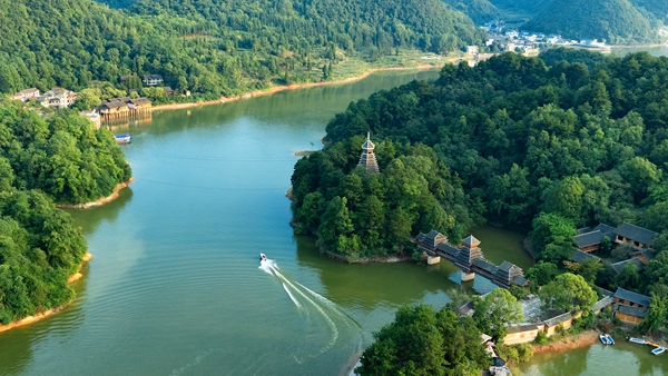 奉上“三重厚礼” 贵州清镇诚挚邀请在外奋斗的清镇籍家乡亲人回乡