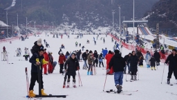 接待量超1万人次 六盘水梅花山“滑雪+南国雪乡”双IP点燃冬季旅游热