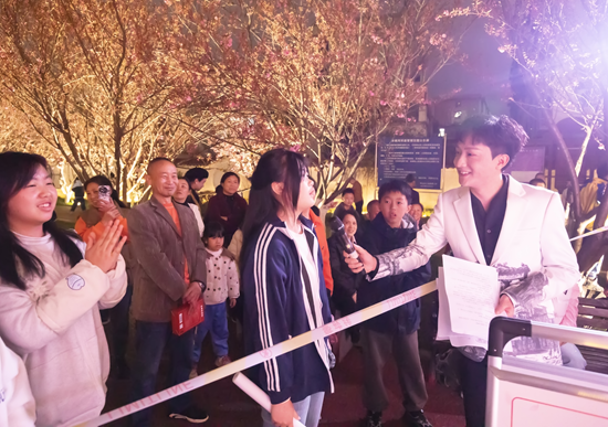 六盘水市钟山区举行第二届“yue下樱花·站谁都美”新时代文明实践活动