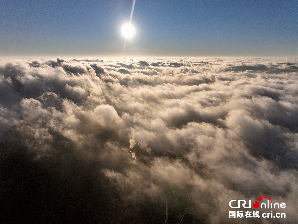 贵州六盘水:梅花山冬日云海犹如仙境惹人醉