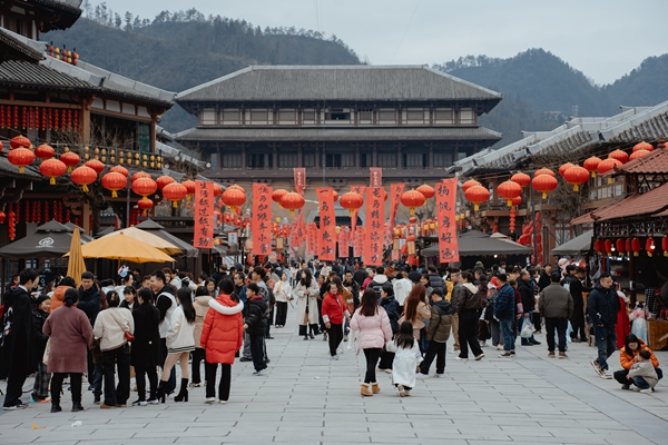 贵州都匀秦汉影视城以“影视+”激活西南文旅新赛道