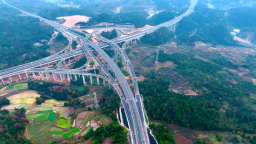 大道出黔山 天堑变通途——贵平高速正式通车