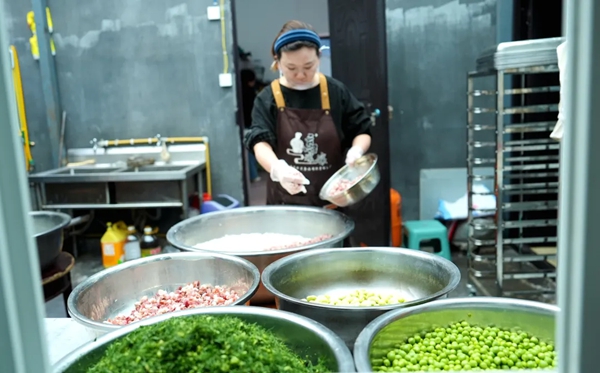 代代相传的舌尖技艺 贵州盘州渣面粑里的春日密码