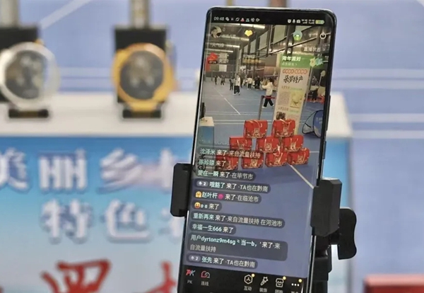 以球会友 直播助农 贵州独山举办3v3羽毛球追逐赛