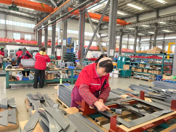 黔南望江变压器:热火朝天忙生产 全力冲刺四季度