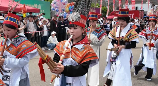 六盘水市钟山区南开苗族跳花节启幕 传统民俗焕发时代新彩