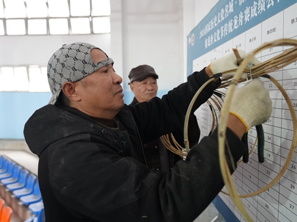 新春新气象 | 贵州镇远:指尖扎龙迎新春 匠心守艺年味浓