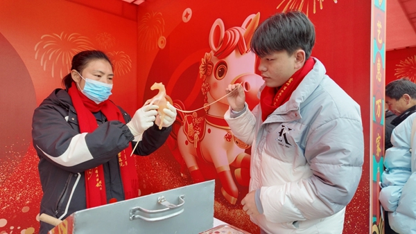 色彩里的乡愁!水城农民画展让文明“看得见”