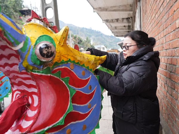 新春新气象 | 贵州镇远:指尖扎龙迎新春 匠心守艺年味浓
