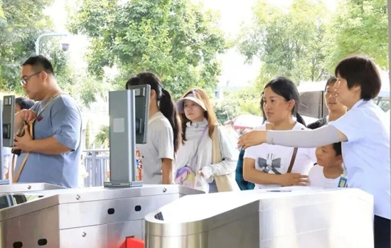 黄果树景区年游客接待量首破600万人 世界级旅游景区建设成效显著 null