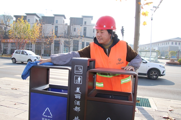 贵州仁怀城市“美容师”杨春先:八年坚守绘“新境”