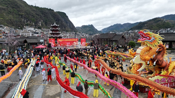 贵州镇远古城:龙腾狮跃闹元宵