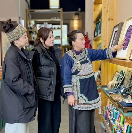 沪黔携手 “绣”出乡村振兴新图景