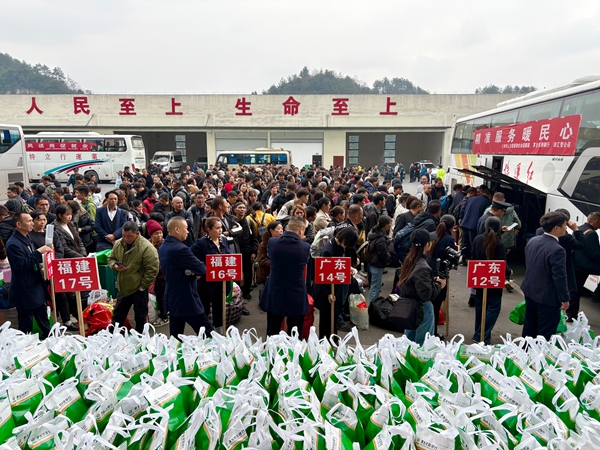 贵州仁怀:春风护航返岗路 点对点输送促就业