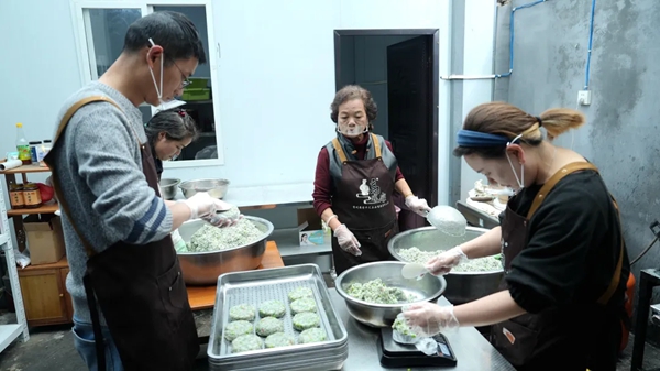 代代相传的舌尖技艺 贵州盘州渣面粑里的春日密码