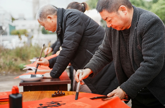 2026年“年味市集 百艺迎新”文艺志愿服务活动走进六盘水市六枝特区