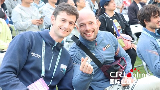 2026年世界攀联攀岩世界杯(中国贵阳)开赛 中国选手邓丽娟获女子速度赛冠军