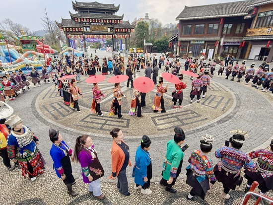 贵州丹寨:“寨歌寨舞”醉游人 周末民俗体验多