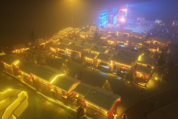 贵州六盘水梅花山“南国雪乡”主题乐园试营业人气爆棚