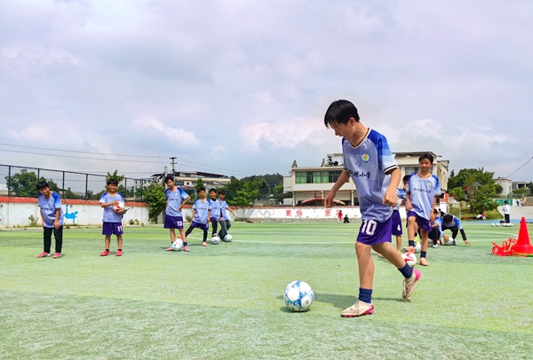 贵州黔西:体教融合铺就足球人才成长之路