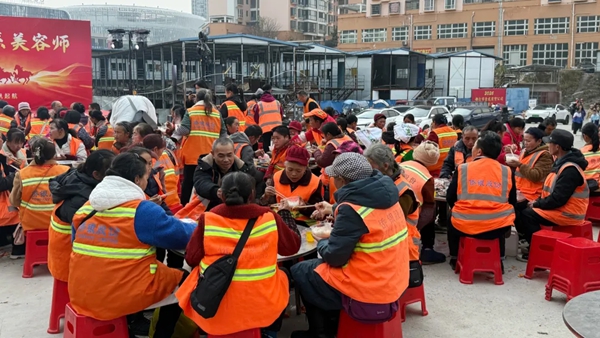 贵州都匀:杀猪宴致敬城市守护者 寒冬暖人心