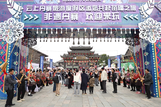 贵州丹寨:“寨歌寨舞”醉游人 周末民俗体验多