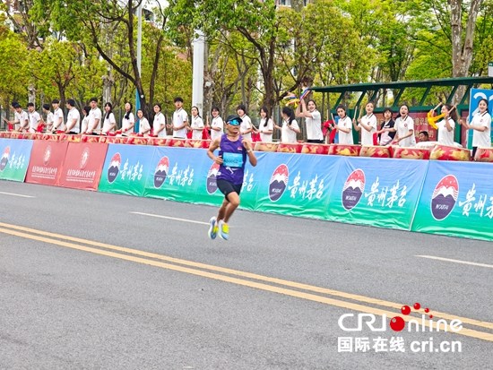 2026遵义马拉松鸣枪起跑 1.2万名跑者竞逐“最速赛道”