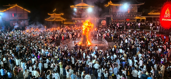 万里征程燃情仲夏 贵州“村舞”暨晴隆第十六届火把节启幕