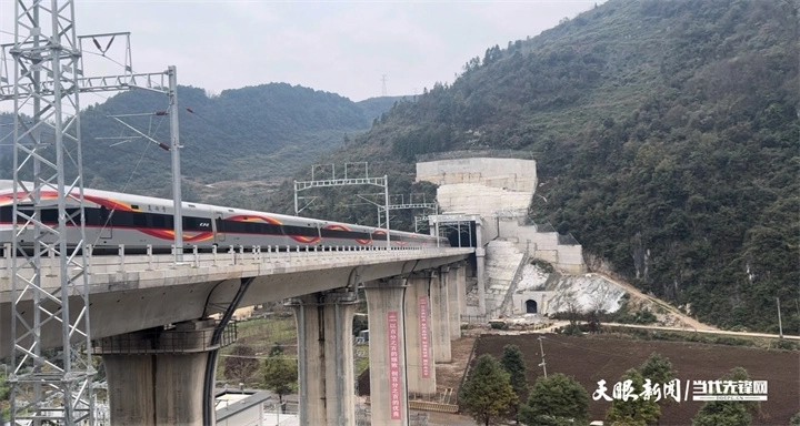 轨道上的贵州,从山到海一步达