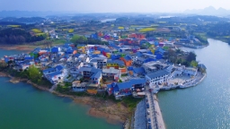 贵州清镇红枫湖镇：多措并举走出“以旅促融、以文化人、以业富民”的乡村振兴新路径