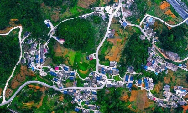 贵州盘州:织密交通网 畅行惠民生