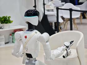 2026世界机器人大会观察：机器人何时进咱家？