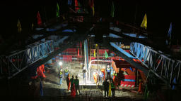 融福高速桐木河特大桥合龙段开始浇筑