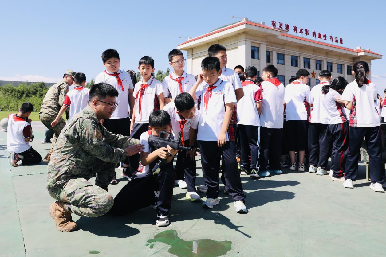 河北肃宁:沉浸式国防教育点亮少年强军梦想