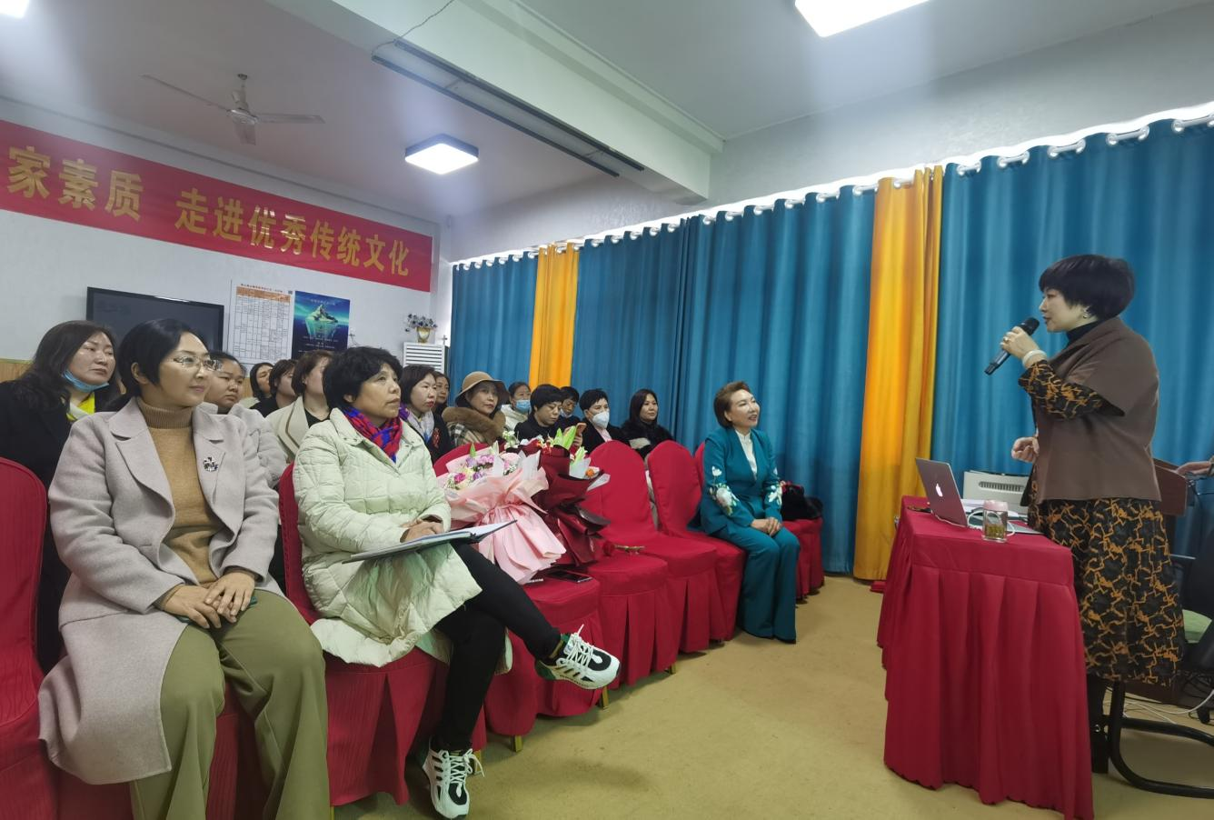 保定徐水:“贤人”马大姐退休七年讲授百场国学公益课