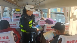 河北唐县交警大队开展“七进”交通安全宣传活动
