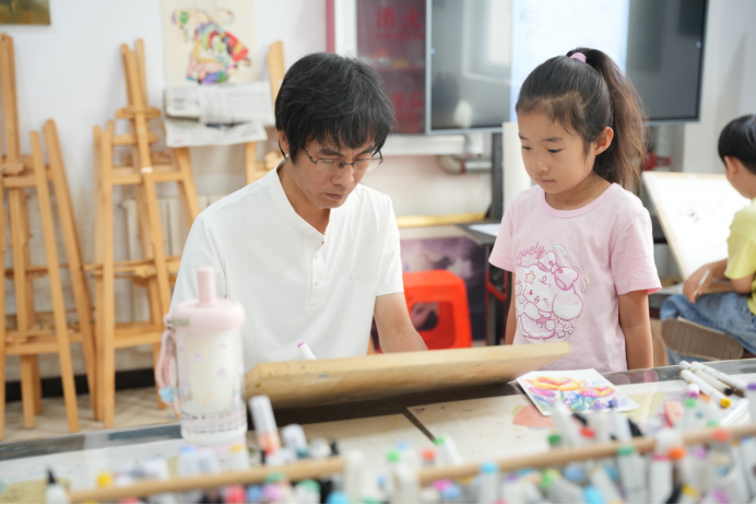 少年挥毫绘故土 美育润心绽芳华 ——沧州渤海新区黄骅市南大港产业园区举办青少年美术公益课成果展
