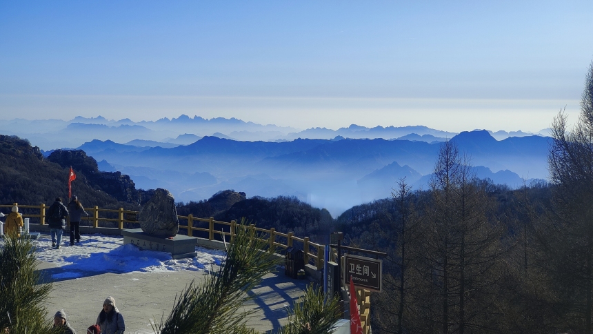 冰雪奇境迎新年 白石山元旦假期人气爆棚