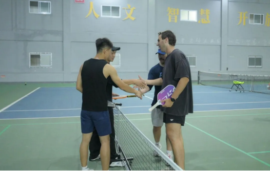 河北東方學院中外師生匹克球交流活動精彩紛呈