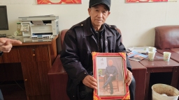 河北曲阳：公益摄影进乡村 暖心微笑映银龄